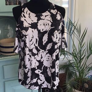 Cold Shoulder Short Sleeve Top